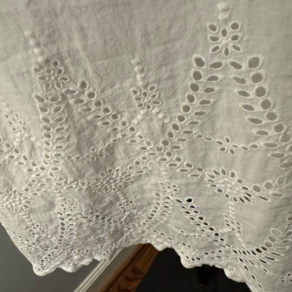 Bluheaven 100% cotton white flowy dress. V neck, eyelet trim Size Medium - Picture 6 of 11